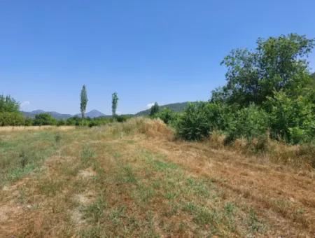 550M2 Geteiltes Grundstück Zum Verkauf Im Bebauten Gebiet Des Dorfes In Ortaca Kemaliye