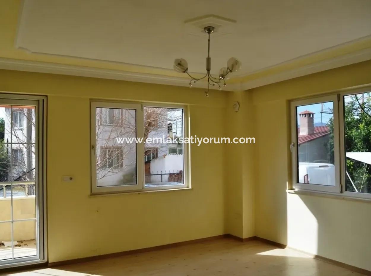 Oriya Detached With A Garden Apartment Rental In The Centre