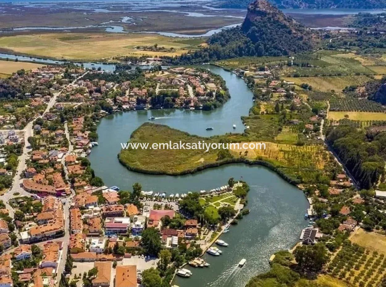 Dalyan'da 1000 M2 Müstakil Arsada 200 M2 Binası Olan Kelepir Emlak Satılık