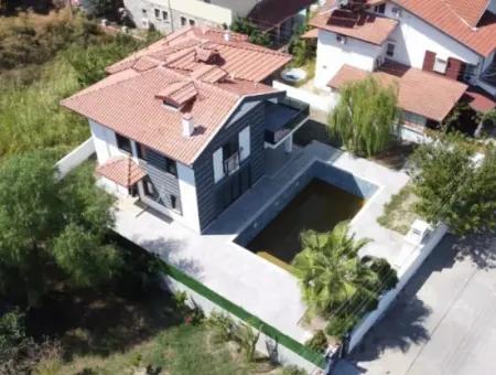 Muğla Dalyanda 520 M2 Arsada 230 M2 5+1 Ultra Lüks Villa Satılık