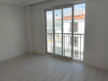 Karaburunda Havuzlu Sitede  2+1 Daire Satılık